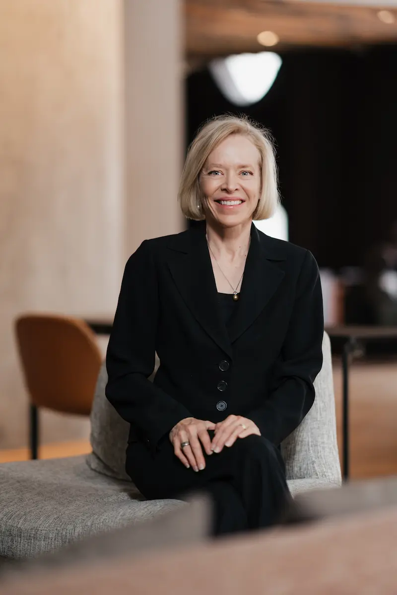daphne bernicker sitting